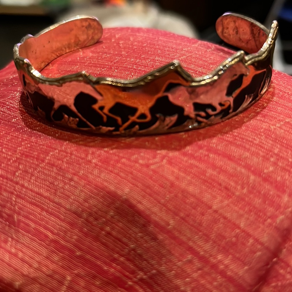 Montana Silversmiths Cuff bracelet